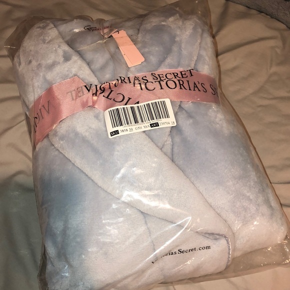 Victoria's Secret Other - NWT VS The Cozy Robe